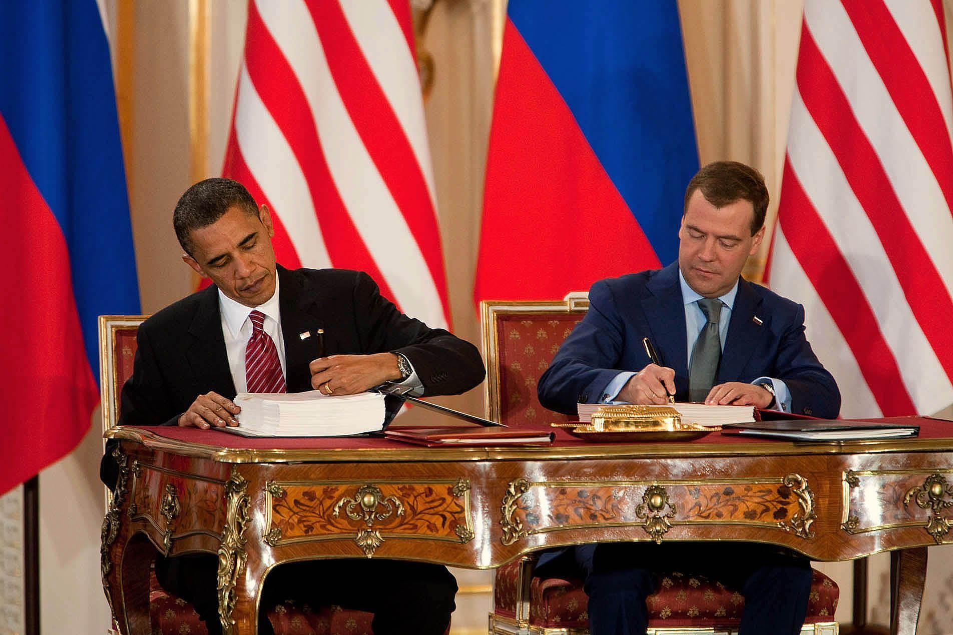 Presidents Barack Obama and Dmitry Medvedev sign the New START Treaty. Hradčany in Prague, Czech Republic, April 8, 2010. Photo: Chuck Kennedy