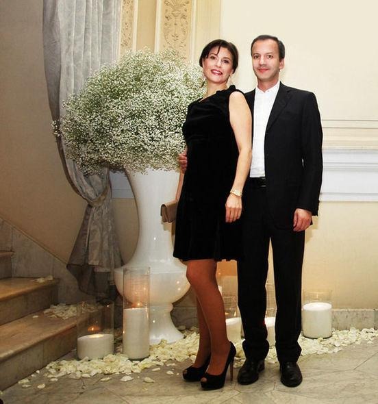Arkady Dvorkovich with his wife Zumrud Rustamova. Photo: https://www.instagram.com/arkady1972/