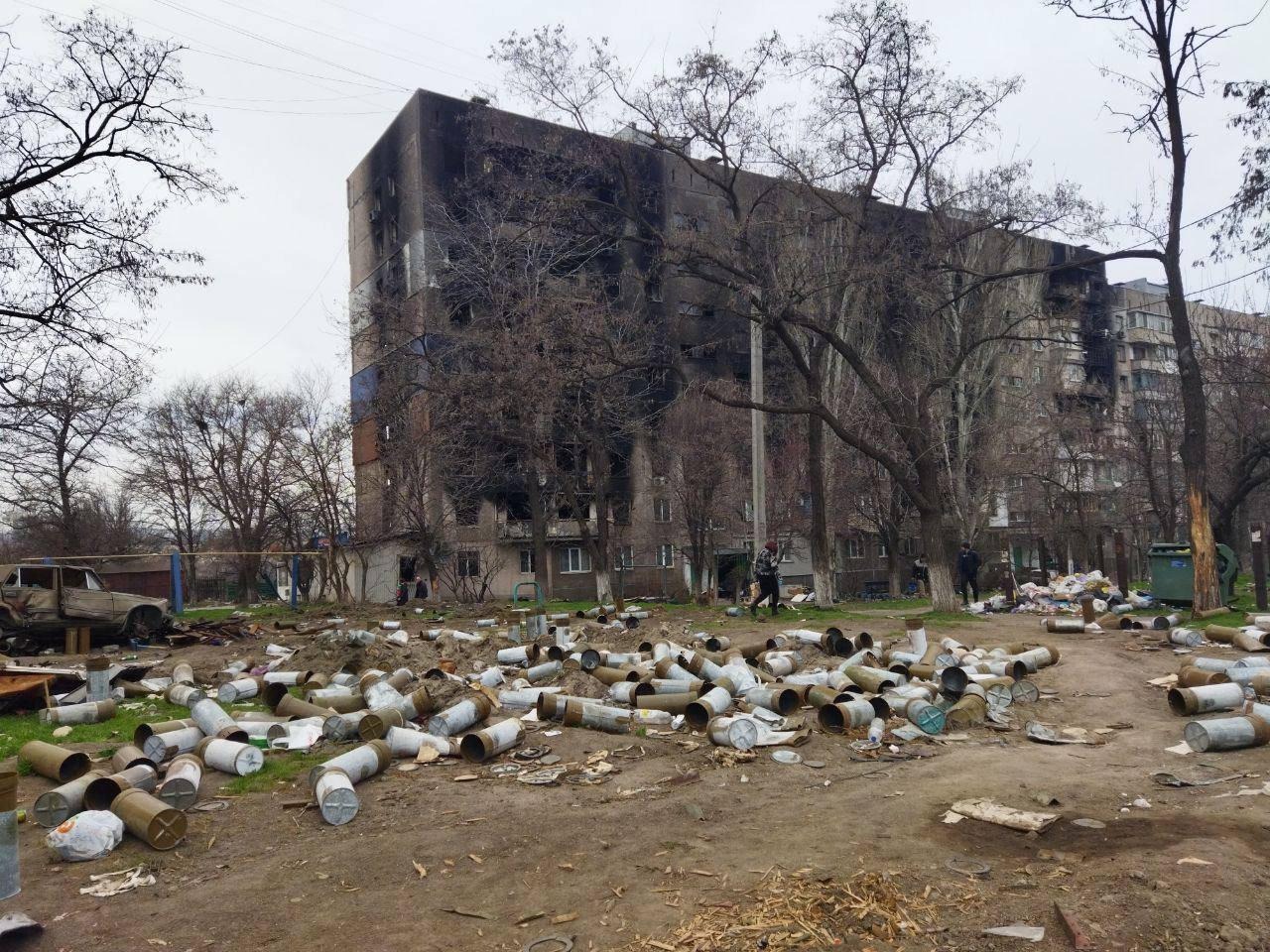 Фото з Telegram. Проспект Перемоги у Маріуполі квітень 2022