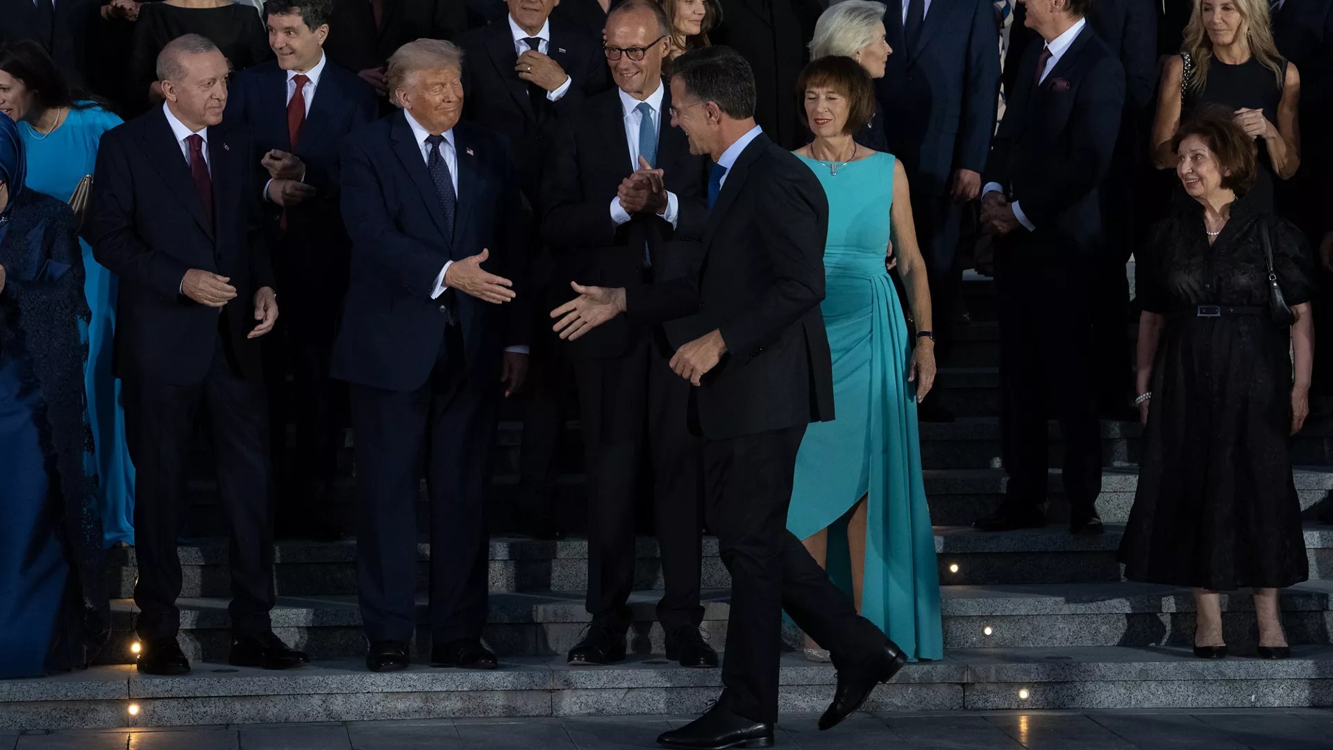 Генеральный секретарь НАТО Марк Рютте и президент США Дональд Трамп на официальном приеме в комплексе «Бештепе» в рамках саммита НАТО в Анкаре. 7 июля 2026 года. Фото: NATO Multimedia.