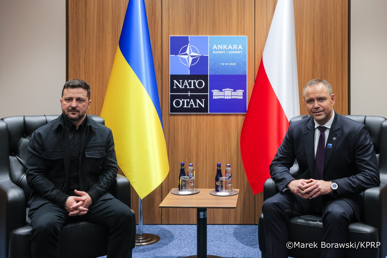 Президент Польши Кароль Навроцкий и президент Украины Владимир Зеленский во время двусторонней встречи в рамках саммита НАТО в Анкаре. 8 июля 2026 года. Фото: Марек Боравский / KPRP / prezydent.pl