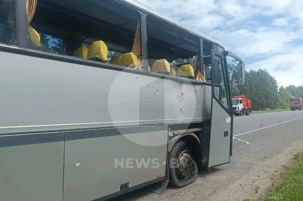 Атакований під Брянськом автобус.