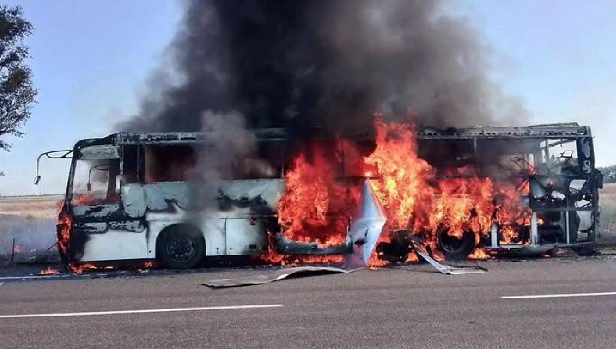 Автобус, атакований дроном.