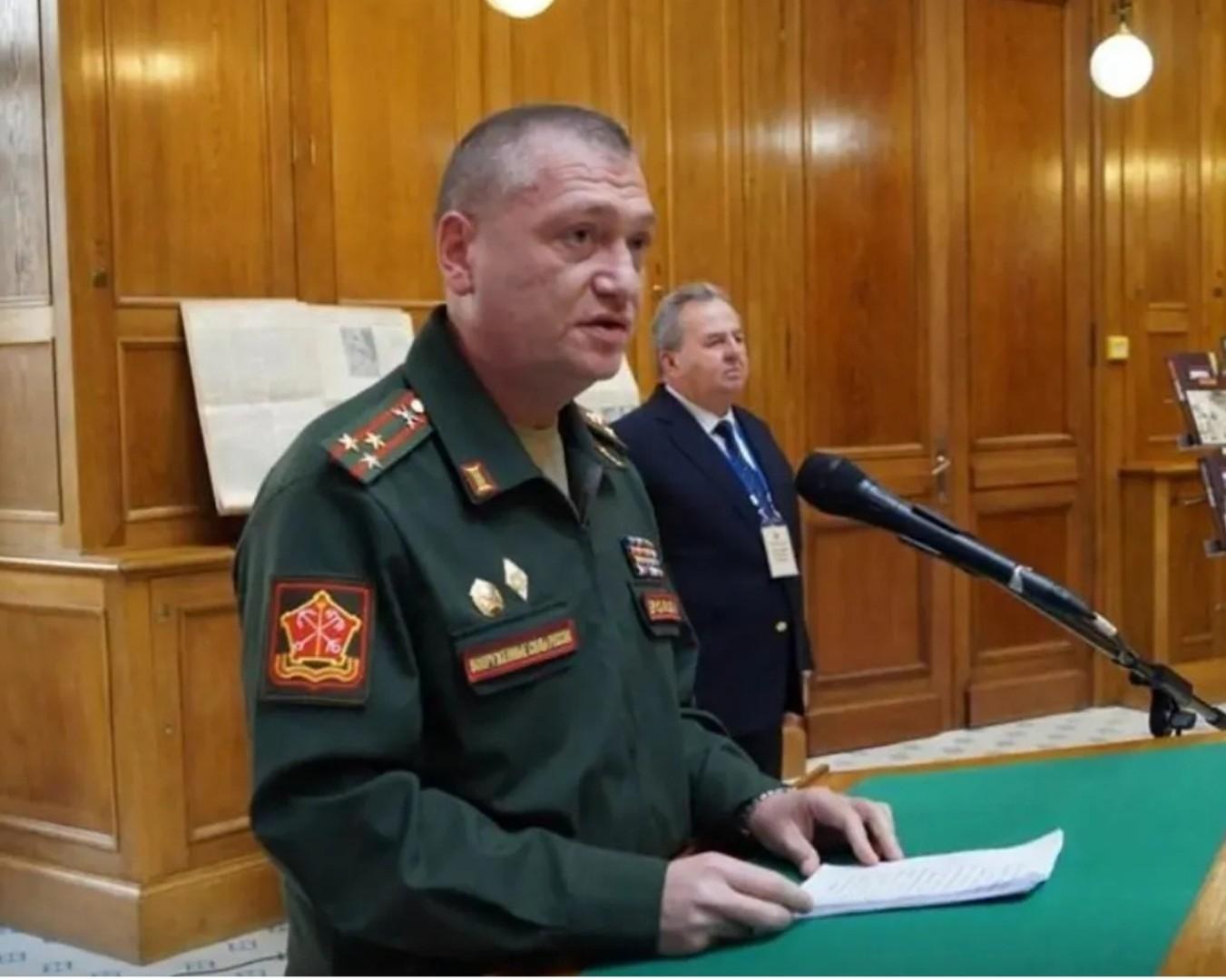 Zdjęcie generała porucznika Igora Jerusalimowa (wówczas w stopniu pułkownika) z oficjalnego briefingu prasowego w Sankt Petersburgu, poświęconego kwestiom poboru i służby wojskowej, zorganizowanego przez władze miasta oraz Dowództwo Zachodniego Okręgu Wojskowego RF. Fot. z oficjalnej strony administracji Sankt Petersburga.