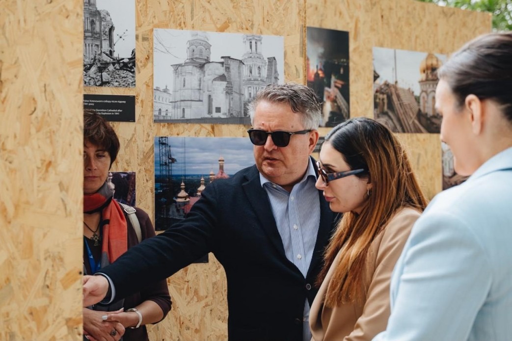 Serhiy Kyslytsya, First Deputy Head of the Office of the President of Ukraine, met with American blogger and journalist Laura Loomer. Photo: Office of the President of Ukraine.