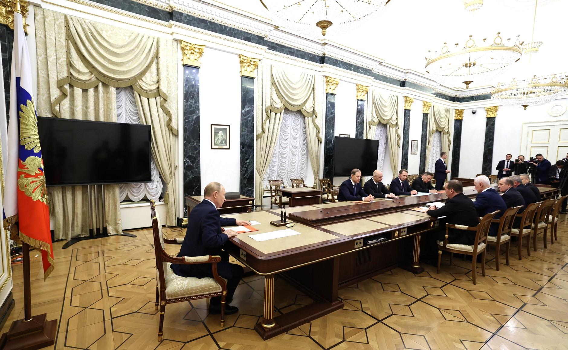 Vladimir Putin chairs a meeting of Russia's Security Council on nuclear deterrence, September 2024.